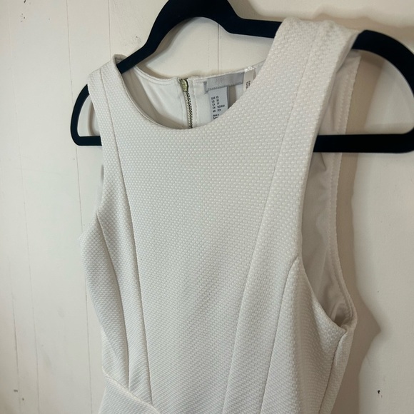 H&M, size XS, white peplum top with long back zipper, fitted. Sleeveless - Picture 3 of 6